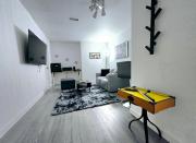 Private Cozy 1Br Basement Suite Perfect for Couple! With Date Bar for 2! Self Check-in, Private Parking