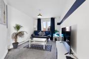 Poets Court - Modern 2 Bedroom Apartment