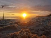 Casa com localização privilegiada, a 140 metros da praia Juquey