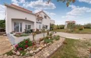 Cozy Apartment In Vrsi With Wifi