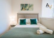 Executive Two-Bedroom Apartment - Parking, 7 Mins from Station, Ideal for Relocation By AV Hughes Properties Executive Two-Bedroom Apartment - Parking, 7 Mins from Station, Ideal for Relocation By AV Hughes Properties