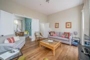 Spacious flat near Victoria and Warwick Square