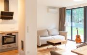 2 Bedroom Cozy Home In Czarnocin