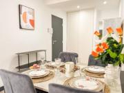 T2 refait à neuf en plein centre-ville de Sanary T2 refait à neuf en plein centre-ville de Sanary