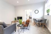 Flat B Commercial Road, 3 Bedrooms, Sleeps 5, Located in town centre Flat B Commercial Road, 3 Bedrooms, Sleeps 5, Located in town centre