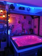 Lhistoire de louest , jacuzzi appartement