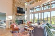 Modern Mtn Cabin with Deck and Views in Blue Ridge!