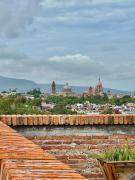 3 deptos en el mismo lugar: Penthouse con doble altura y magnífica arquitectura, Loft con cocina integral y Departamento en planta baja con patio.