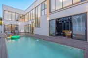 T M L-Luxury 4 bedrooms Pool Villa with Private KTV & 4 Min Walk to Jomtien Beach