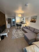 1st floor studio flat in Crawley! Close to Gatwick