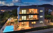 Eight-Bedroom Holiday Home In Kastel Novi