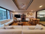 a comfortable detached house in the heart of the city