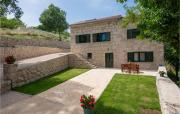 Cozy Home In Zmijavci With Kitchen