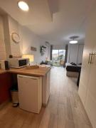 Estudio con vistas al mar, piscinas, recepción 24 hs