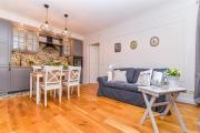 Two Bedroom Apartment in Warsaw with Space for Remote Work by Noclegi Renters