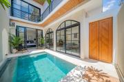 Villa Twin 1 - Stylish 3 bedroom VILLA w private pool in Berawa