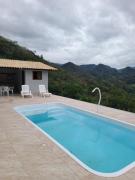 Chale no centro de Lumiar com água de nascente