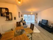 Lovely 2 Bed Apartment+Parking&Workstation&Balcony