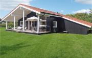 Three-Bedroom Holiday Home In Askeby