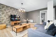 Luxe Apartment with Private Parking in Gated Complex - Close to JQ & City Centre - Top Rated - 7SH