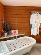 Kaoglen Doe-Feature Bathroom-Cairngorms-Pets Allowed