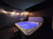 Centre Apartment - Sleeps 2 & Roof Top Hot Tub