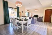 Spacious 7 Beds - 3BHK and Maids - JBR Beach 3 min walk - Ain Dubai View - 14 People