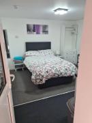Cosy Studio - Town centre flat with free nearby parking
