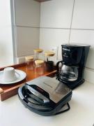 Apto com varanda e vista mar em condomínio Clube