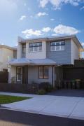 Luxe Altona Haven - Executive 3BR Family Townhouse