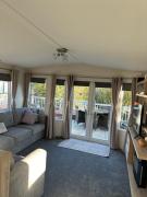 Anglers Rest, with Hot Tub and Private Fishing Peg