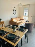 Lascano Parking GRATUIT proche Gare Aéroport Eurexpo GROUPAMA STADIUM