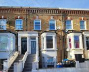 Modern 2BR London Apt Near Tube