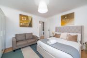 Madika Homes - Contractor Stays near Edgware Tube Station with Free Parking