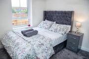 Modern 3 Bedroom Home in Newcastle - Parking