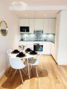 Stylish Apt Sleeps 2 with Balcony