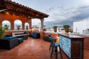 Casa Mimosa, 3BR Retreat with Rooftop & City Views