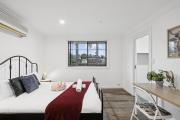 Luxe Double Ensuite Room - Centrally Located at Glenfield