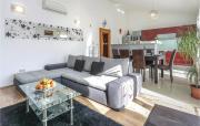 Three-Bedroom Apartment In Donja Ostrvica