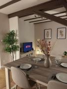 Le Cocon de lArc, parking free