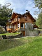 CASA de MONTAÑA CON VISTA AL LAGO