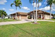 Spacious Oasis with Lagoon Pool and Spa in Cape Coral!