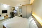 Homey and Well Furnished Studio Gateway Park LRT City Jatibening Apartment By Travelio