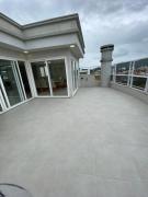 Cobertura duplex a 250m da praia de Bombas SC