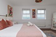 Spacious 4-Bed Seaside Retreat in Selsey