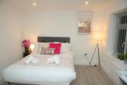 Luxury Private Ensuite and Kitchenette Room Near Luton Airport 4 Min Drive
