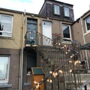 Spacious 2-Level Home by the Beach & Transport