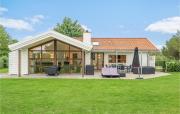 3 Bedroom Cozy Home In Bogø By