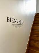 Maison des H, au bord de lEtang