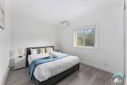 Stylish 4-Bed Loft in Manly Walk to Beach & Ferry